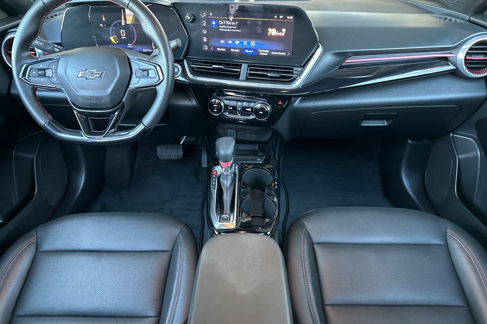 Used 2024 Chevrolet Trax RS w/ Sunroof Package FWD image 3