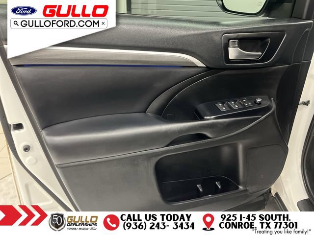 Used 2019 Toyota Highlander SE w/ Nightshade Edition FWD image 19