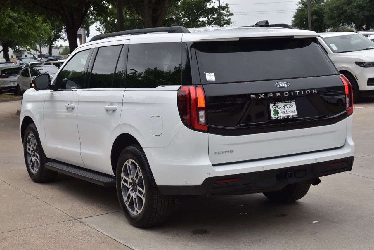 Certified 2025 Ford Expedition Active AWD/4WD image 5