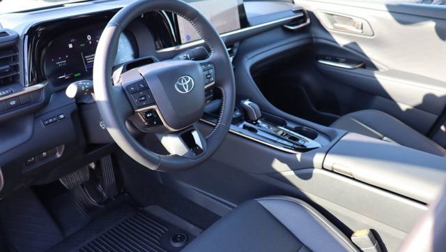 Used 2026 Toyota Crown Platinum image 18