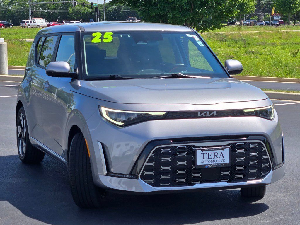 Used 2025 Kia Soul GT-Line w/ GT-Line Technology Package FWD image 4