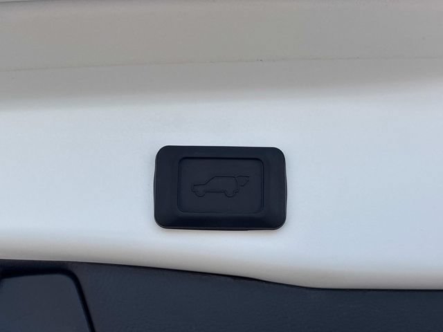 Used 2025 Toyota RAV4 XSE w/ Weather Package AWD/4WD image 11