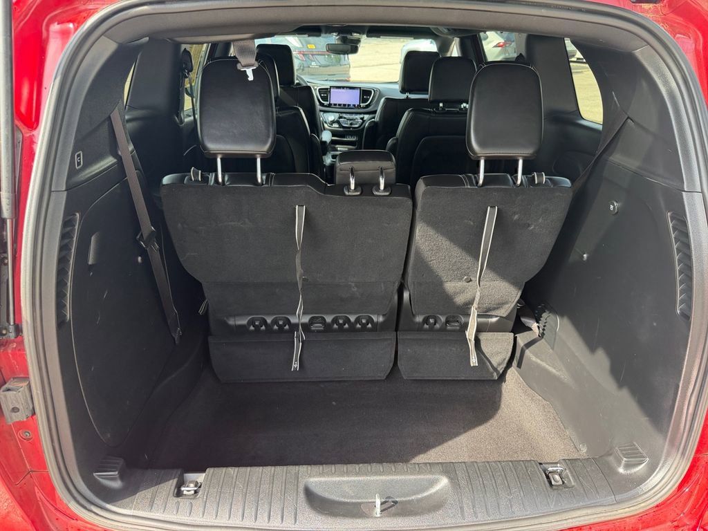Used 2025 Chrysler Pacifica Select FWD image 19