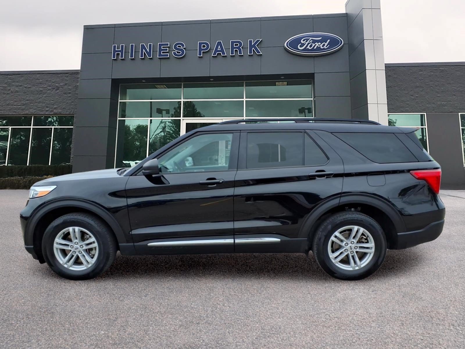 Certified 2023 Ford Explorer XLT AWD/4WD image 4