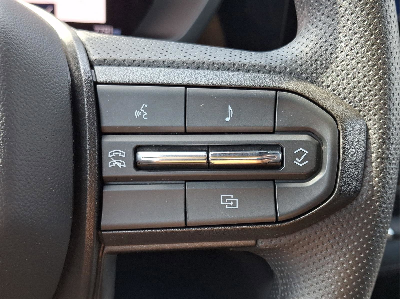 Used 2025 Chevrolet Colorado Trail Boss image 40