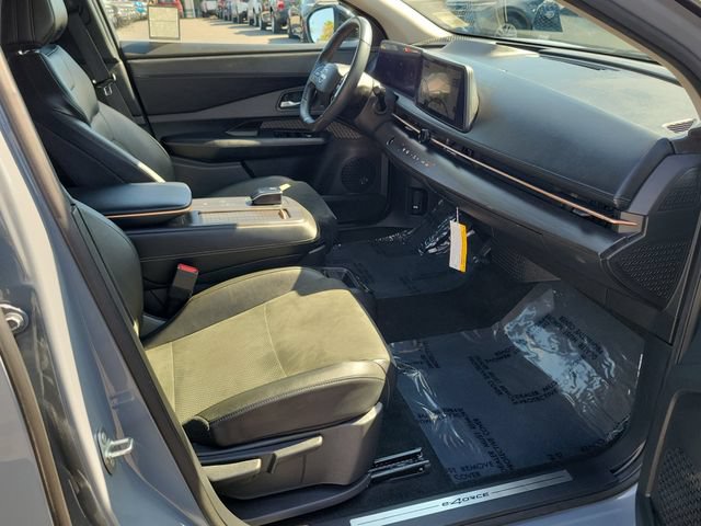 Used 2025 Nissan Ariya AWD image 16