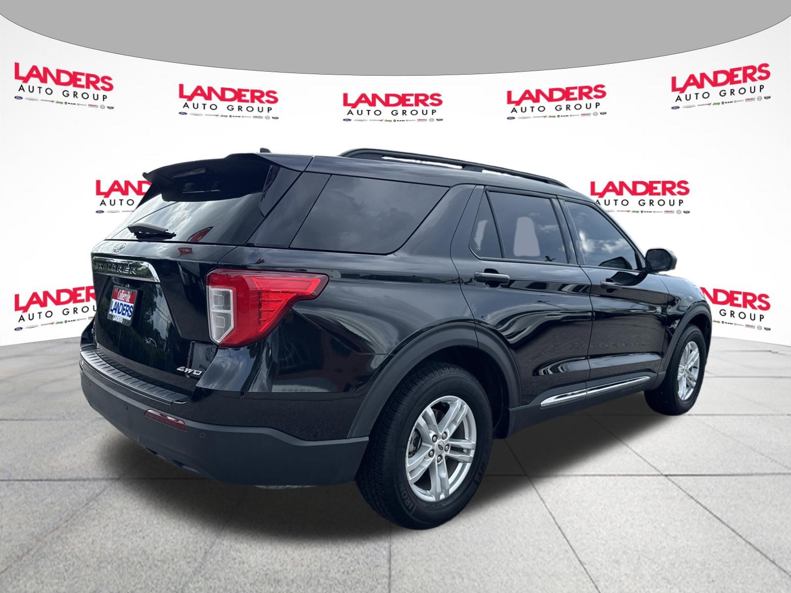 Certified 2023 Ford Explorer XLT AWD/4WD image 3