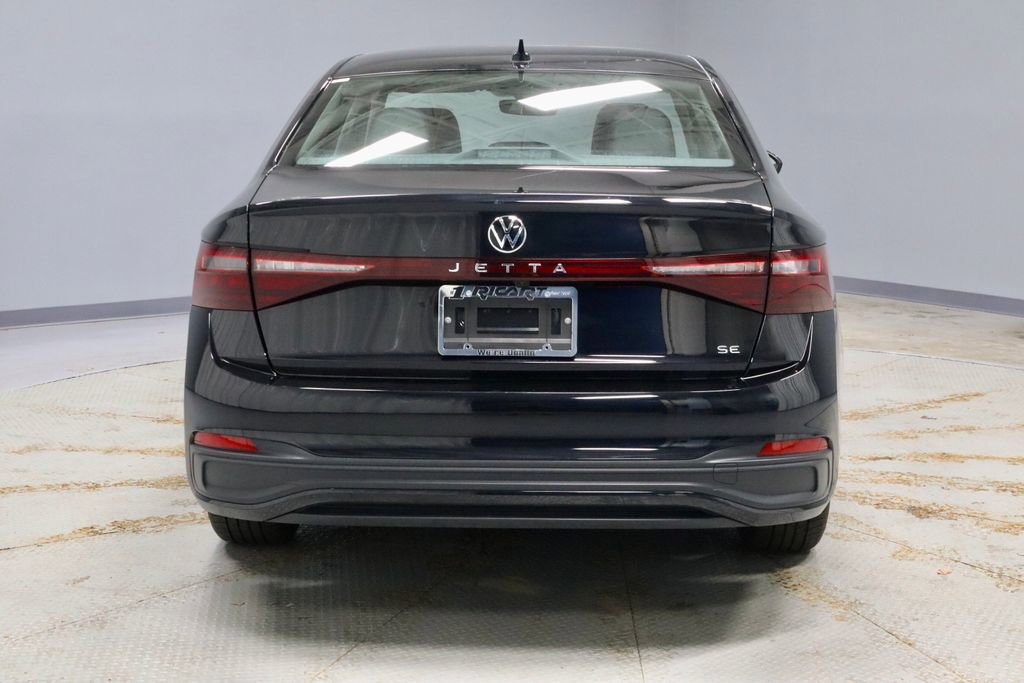 Used 2025 Volkswagen Jetta SE image 4