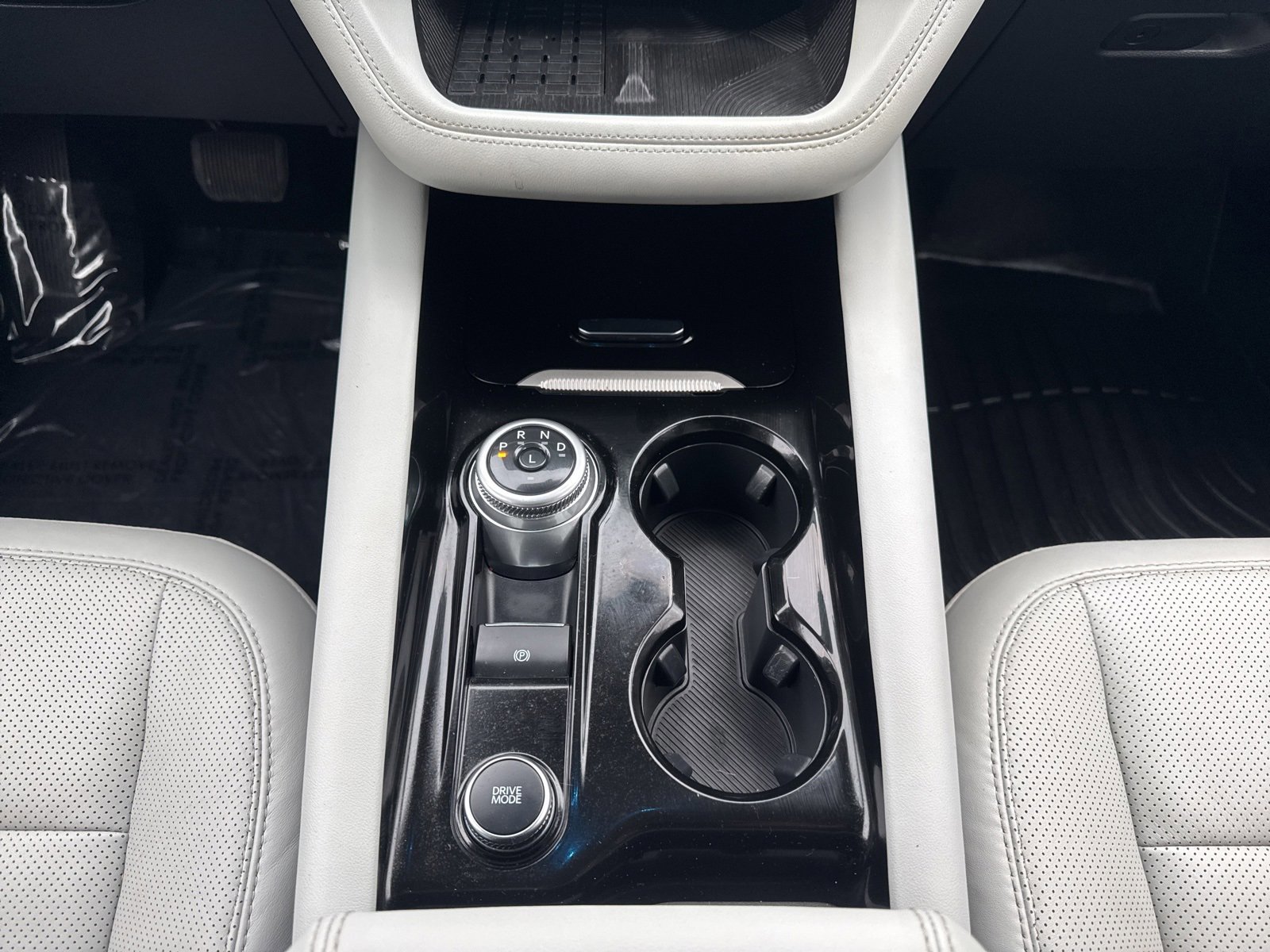 Certified 2025 Ford Explorer Platinum w/ LUX Leather Package image 23