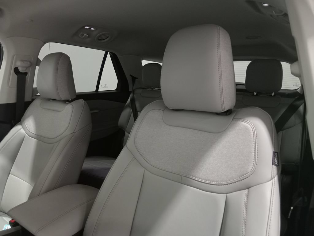 Certified 2025 Ford Explorer Active w/ Active Comfort Package AWD/4WD image 17