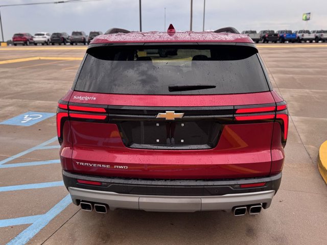 Used 2025 Chevrolet Traverse LT AWD/4WD image 4
