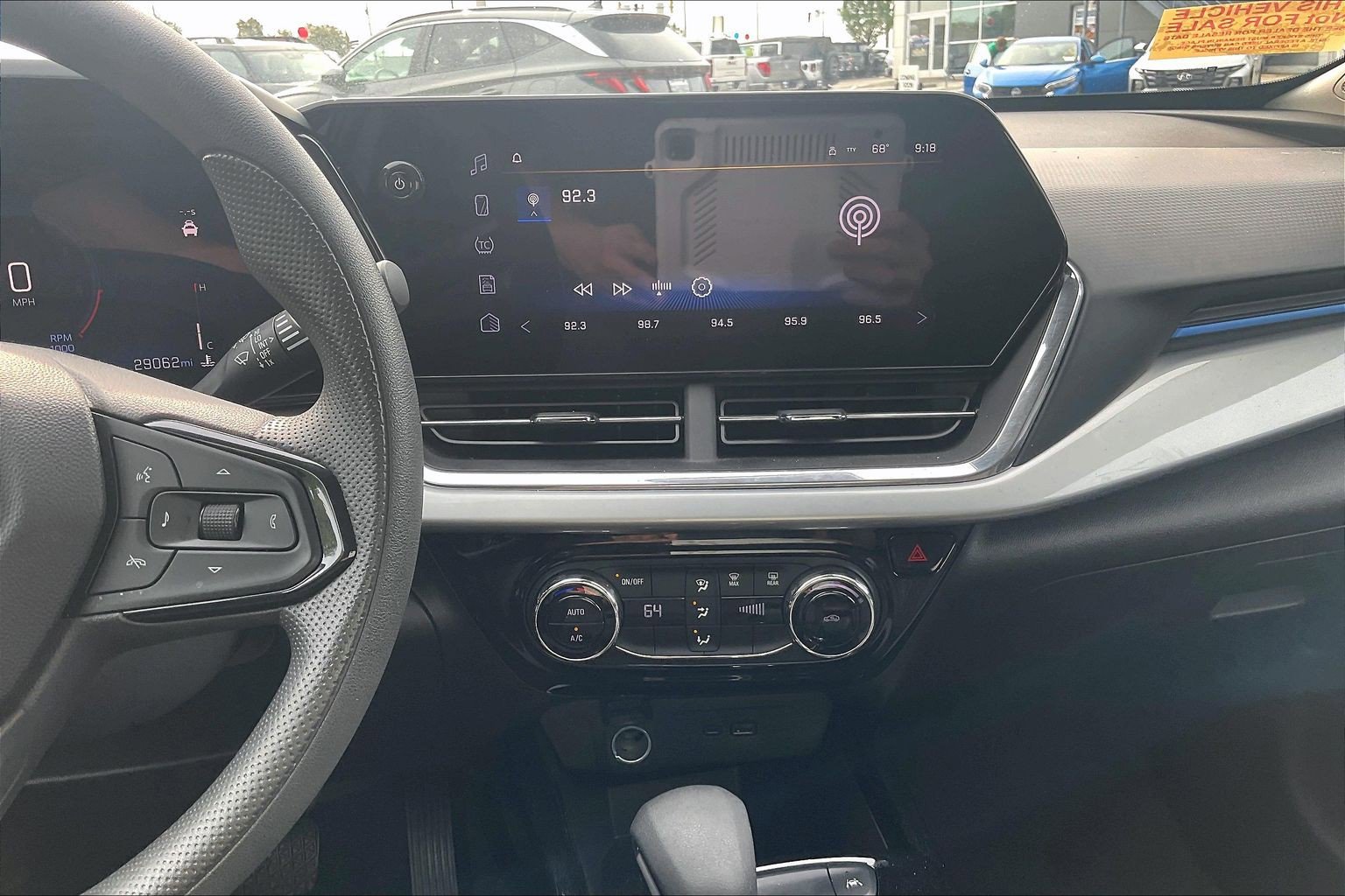 Used 2025 Chevrolet Trax LT FWD image 6