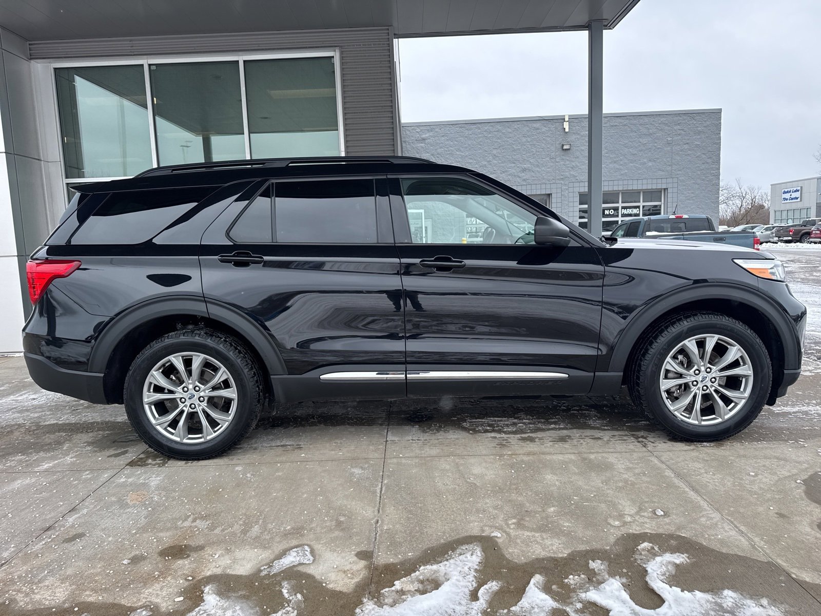 Certified 2023 Ford Explorer XLT w/ Equipment Group 202A image 9