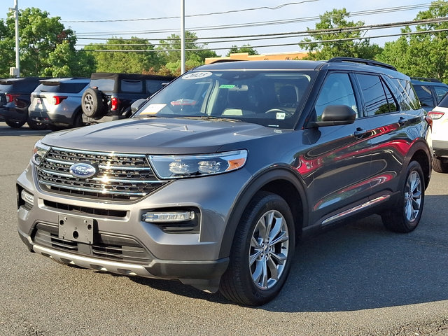 Certified 2023 Ford Explorer XLT w/ Equipment Group 202A AWD/4WD image 4