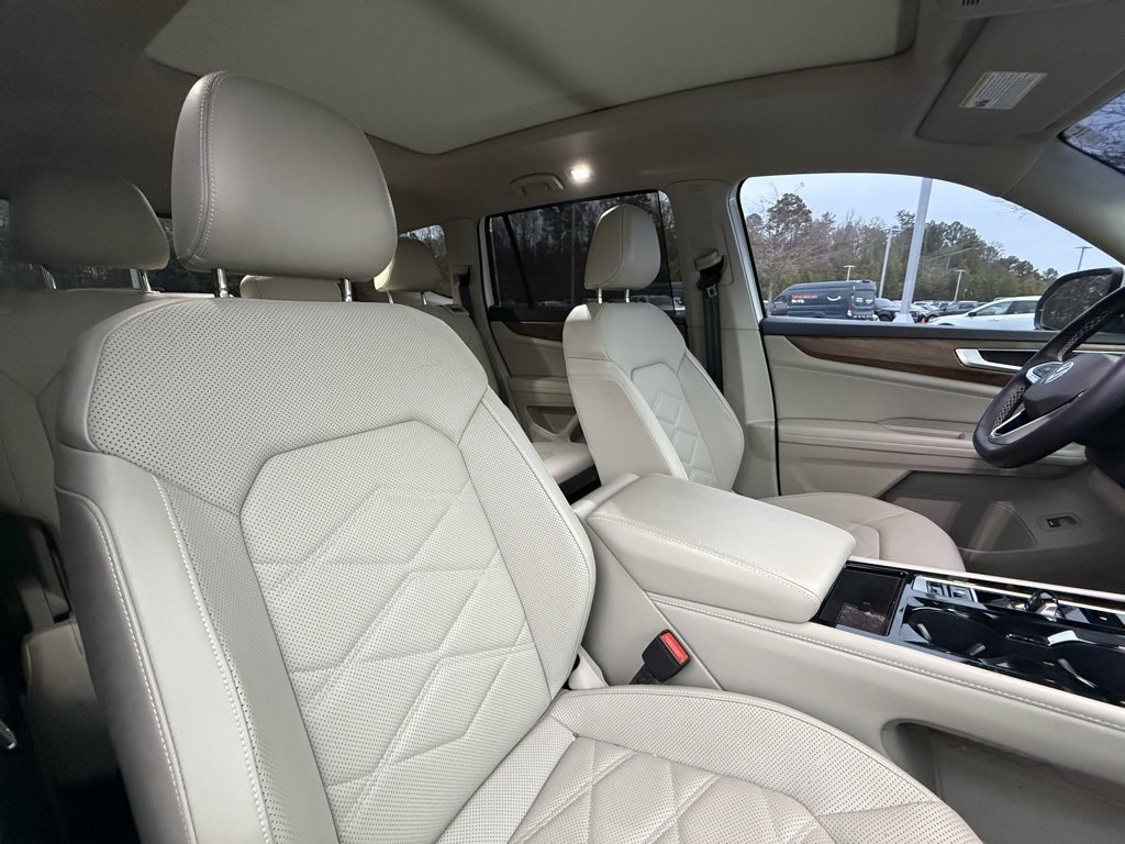 Used 2024 Volkswagen Atlas SE image 31