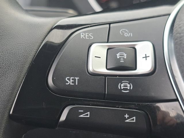 Used 2021 Volkswagen Tiguan SE image 33