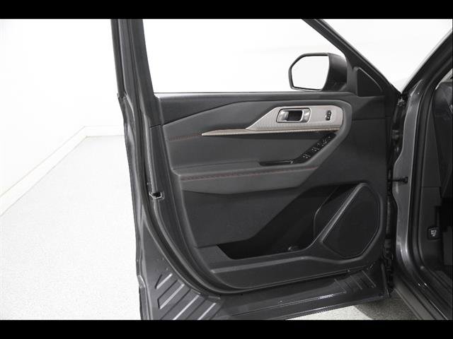 Certified 2025 Ford Explorer Active w/ Active Comfort Package AWD/4WD image 4