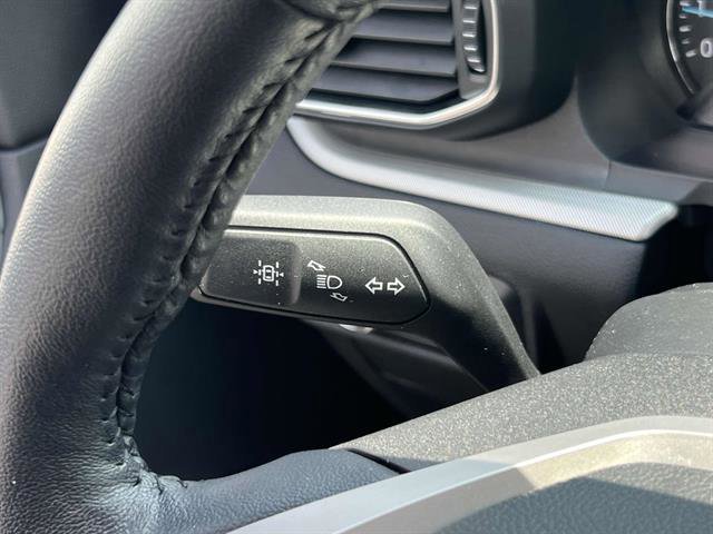 Certified 2022 Ford Explorer XLT w/ Equipment Group 202A image 33