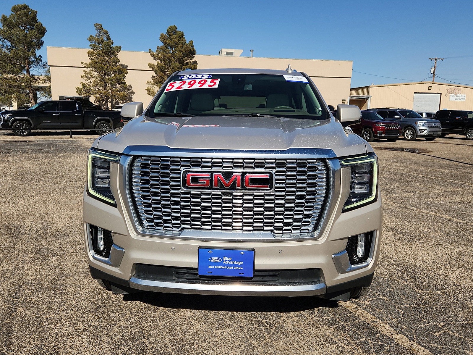 Used 2022 GMC Yukon XL Denali image 8