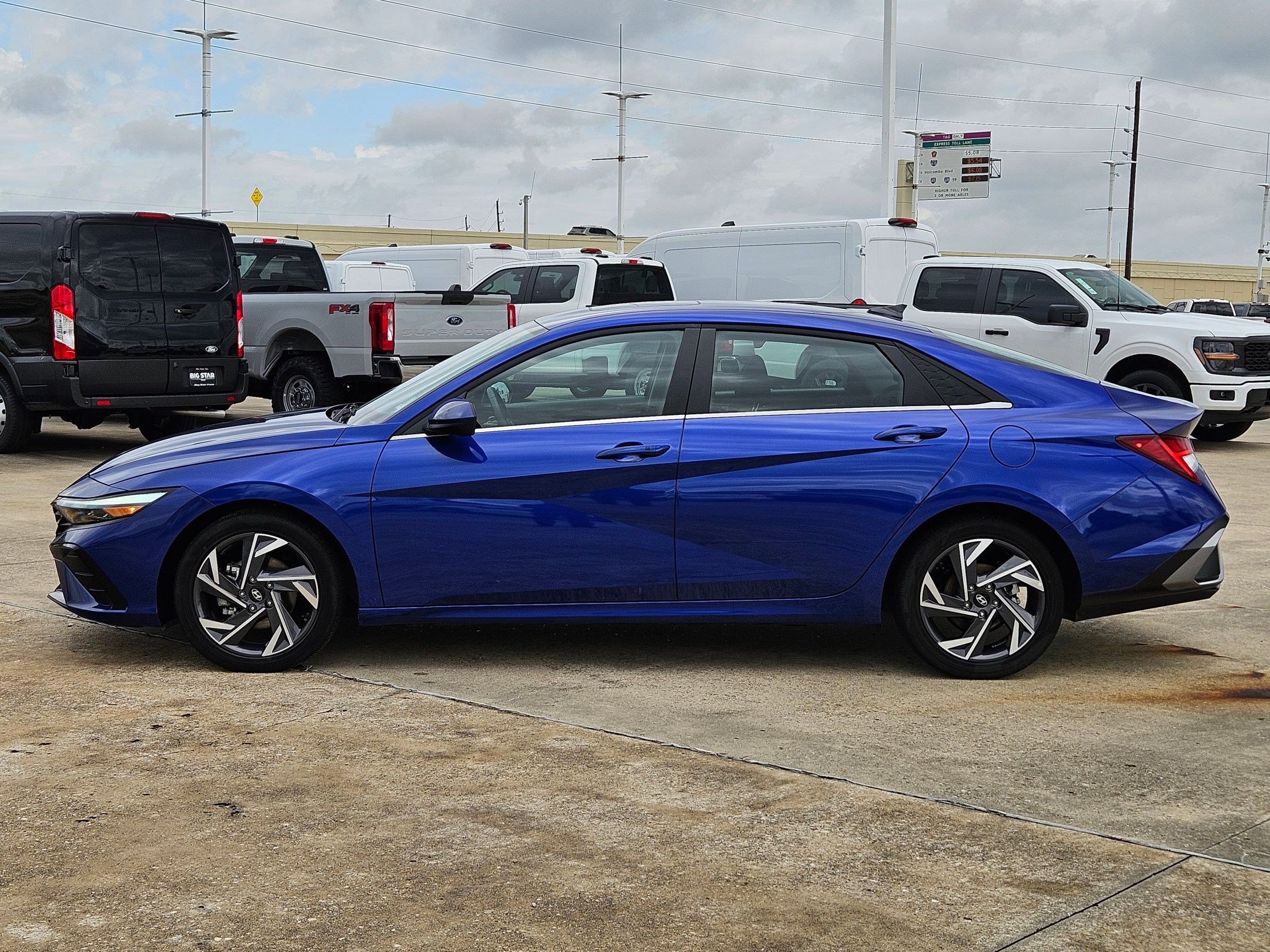 Used 2025 Hyundai Elantra SEL FWD image 9