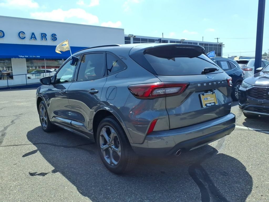 Certified 2024 Ford Escape ST-Line w/ Tech Pack #1 AWD/4WD image 9