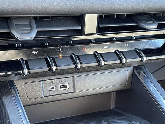 Used 2024 GMC Canyon Elevation w/ Elevation Premium Package image 27