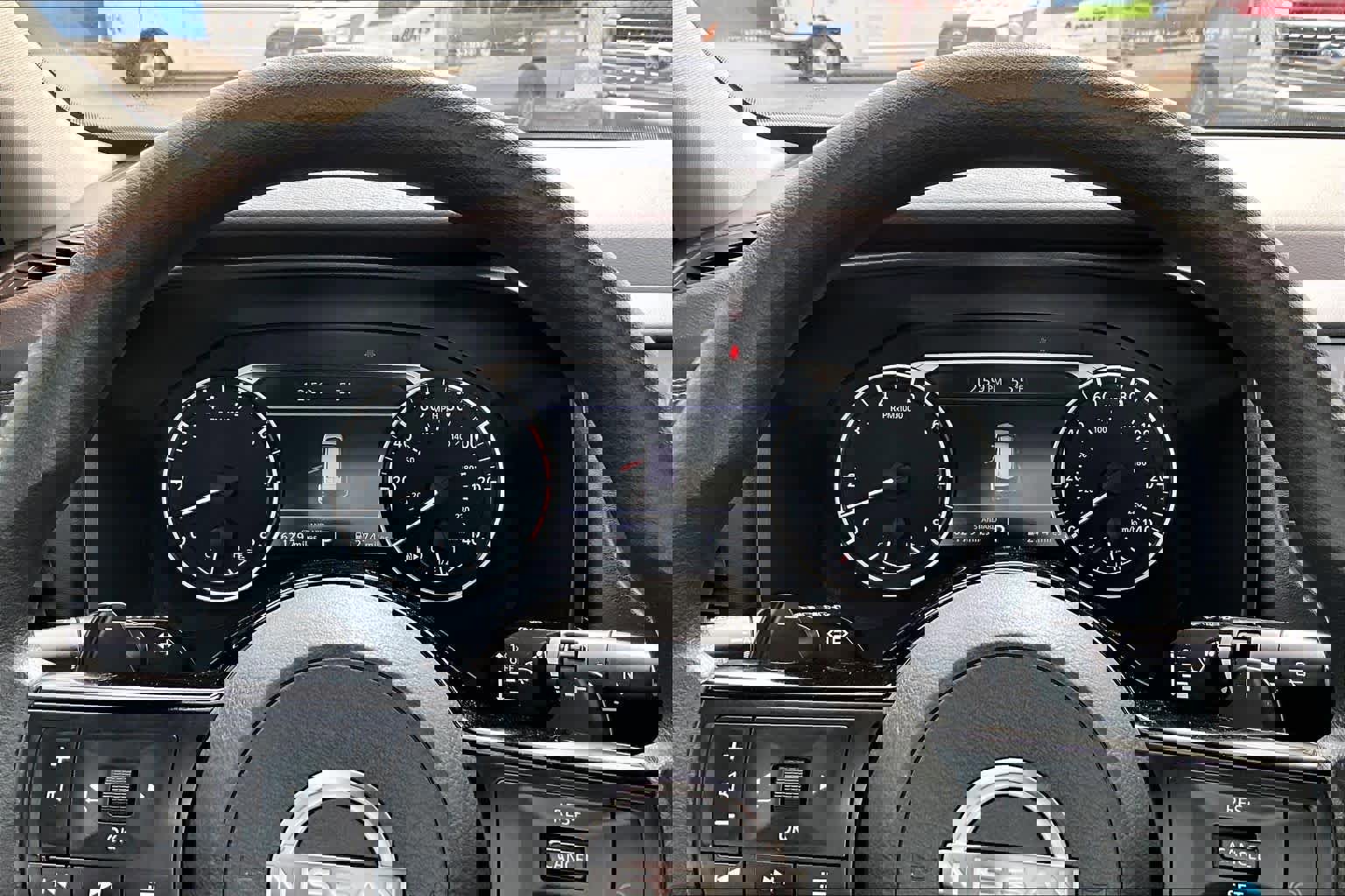 Used 2023 Nissan Rogue SV image 26