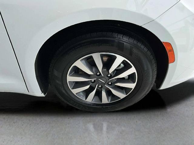 Used 2024 Chrysler Pacifica Limited FWD image 31