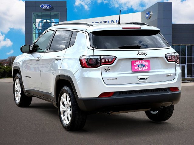 Used 2024 Jeep Compass Latitude AWD/4WD image 5