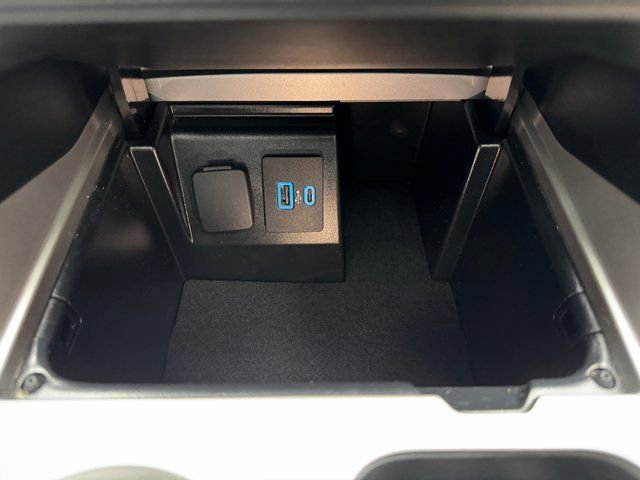 Certified 2022 Ford Explorer XLT w/ Equipment Group 202A image 19