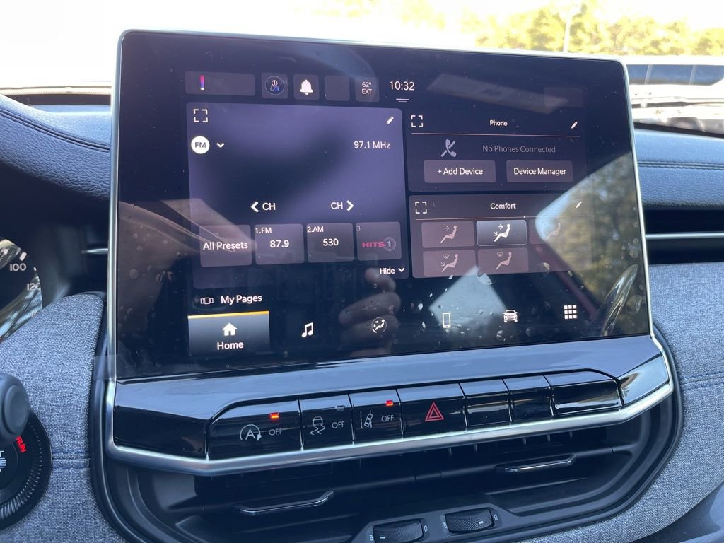 Used 2024 Jeep Compass Latitude image 10