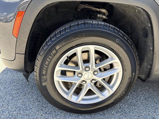 Used 2024 Jeep Grand Cherokee Laredo X RWD image 33