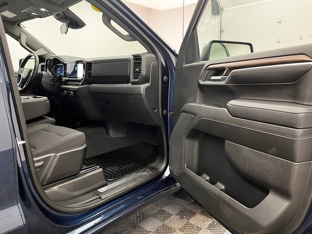 Used 2023 Chevrolet Silverado 1500 LT AWD/4WD image 25