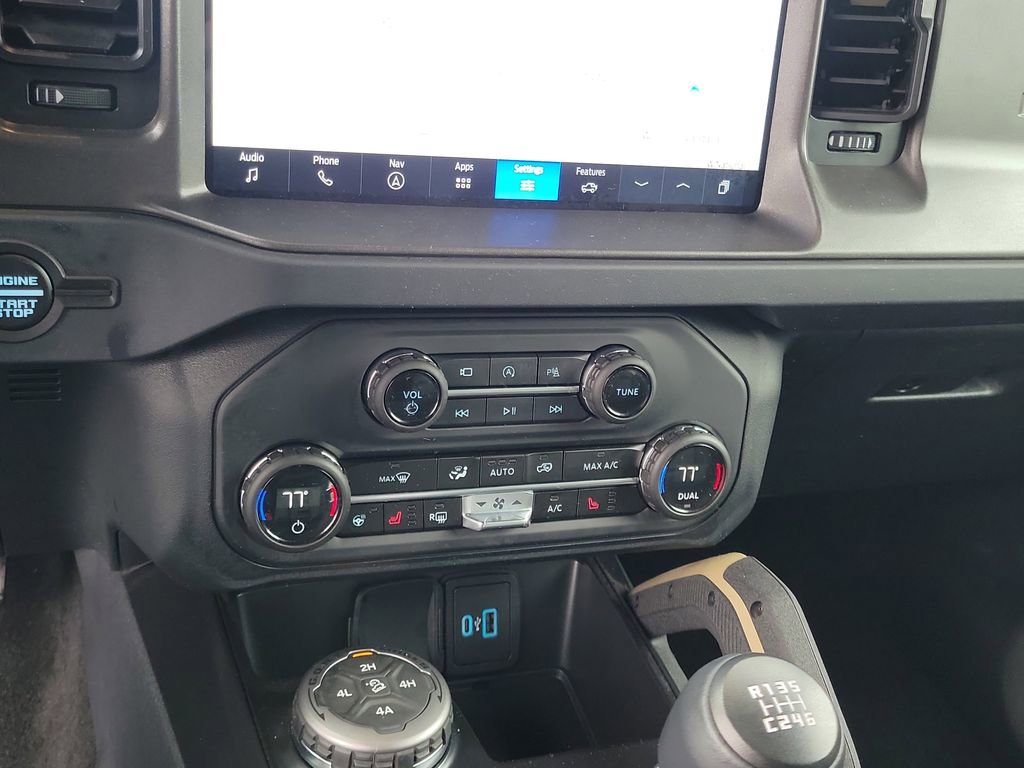 Certified 2025 Ford Bronco Badlands w/ Sasquatch Package AWD/4WD image 28