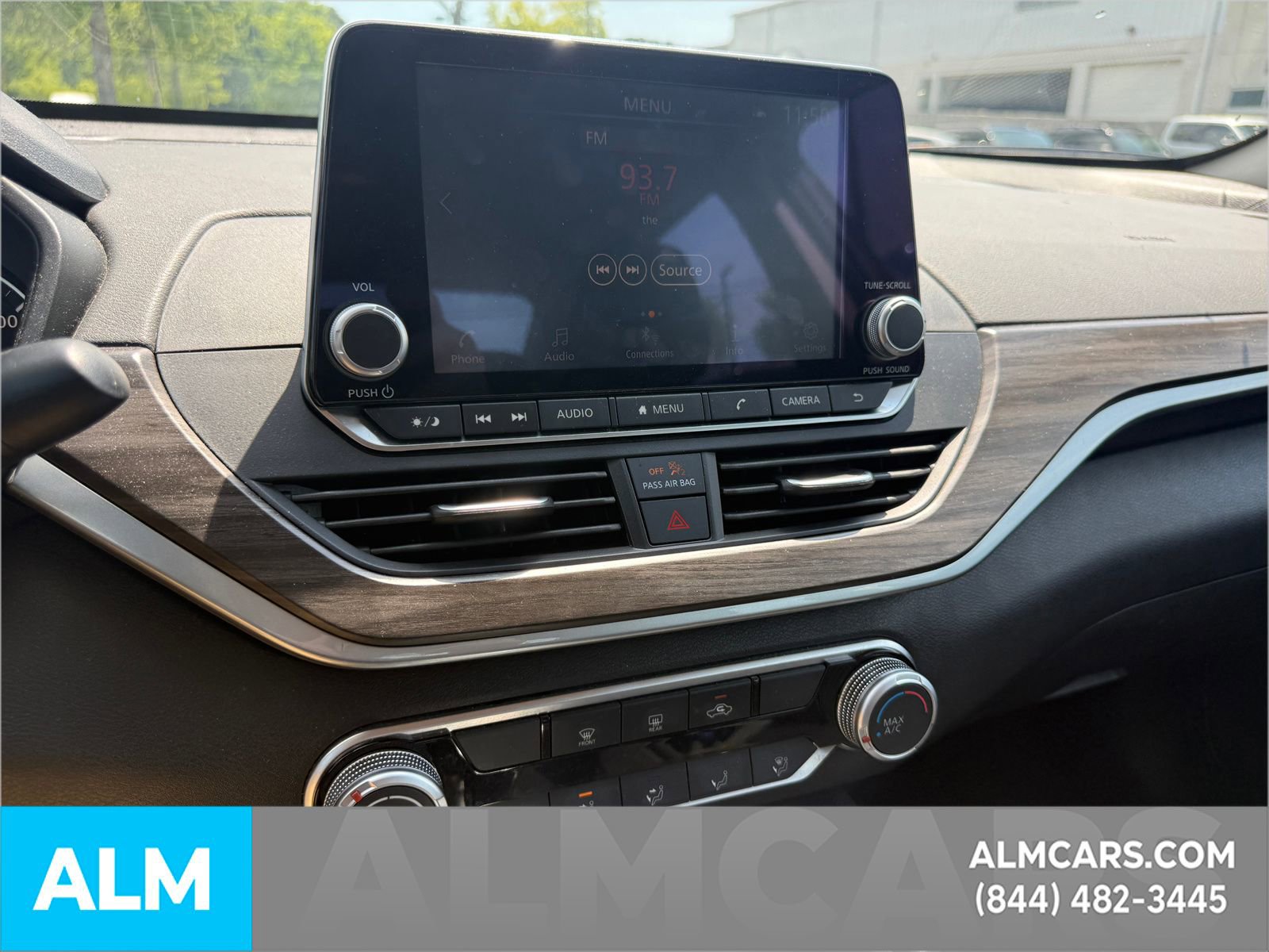 Used 2025 Nissan Altima 2.5 SV FWD image 12