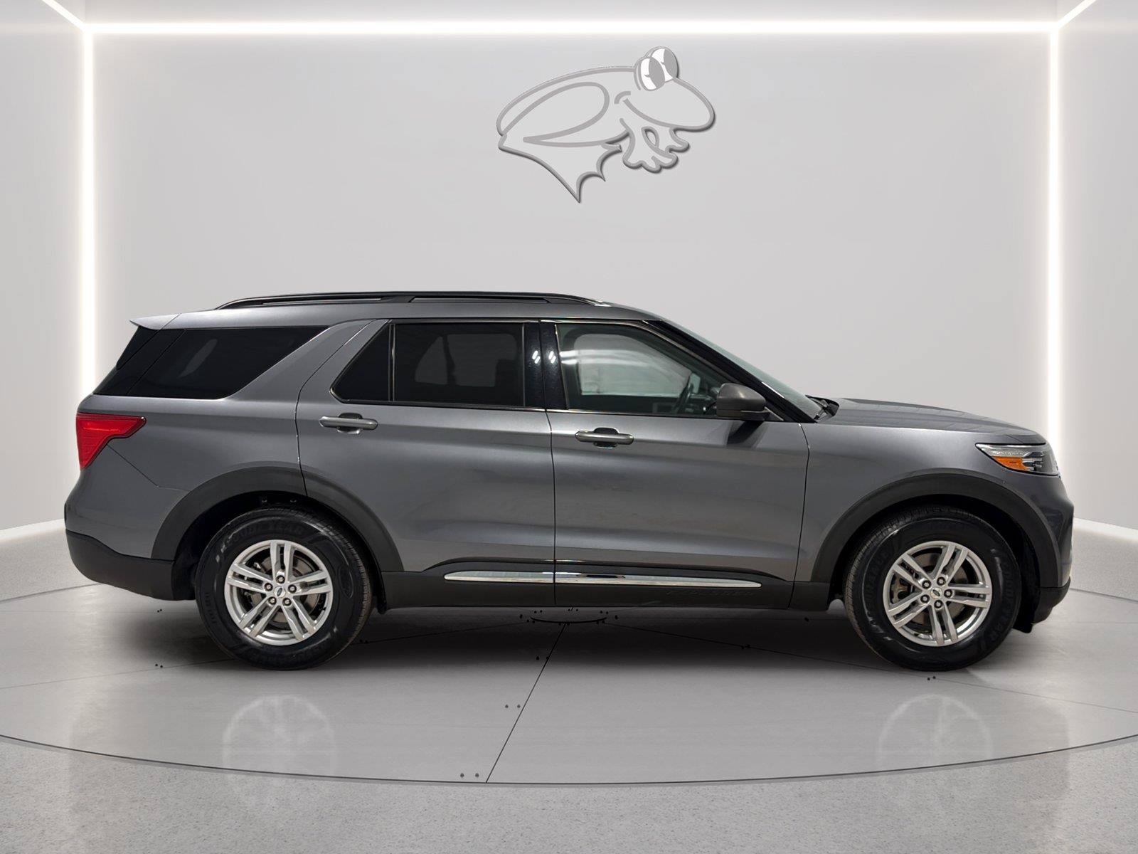 Certified 2022 Ford Explorer XLT w/ Equipment Group 202A RWD image 6