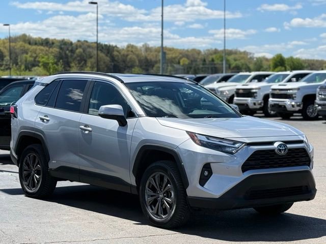 Used 2024 Toyota RAV4 XLE Premium w/ Weather Package AWD/4WD image 31