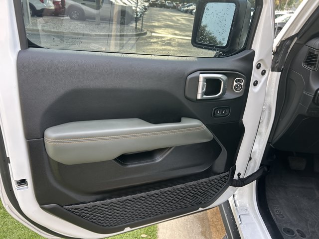 Used 2024 Jeep Gladiator Mojave AWD/4WD image 11