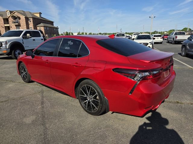 Used 2021 Toyota Camry SE w/ Convenience Package FWD image 4