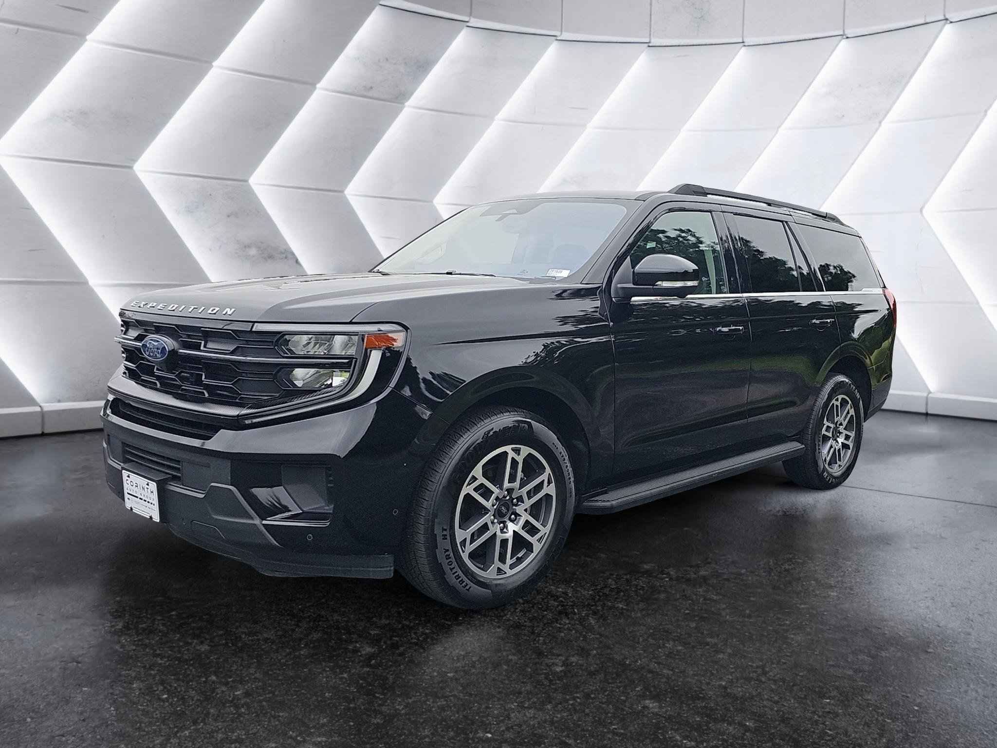 Certified 2025 Ford Expedition Active RWD image 3