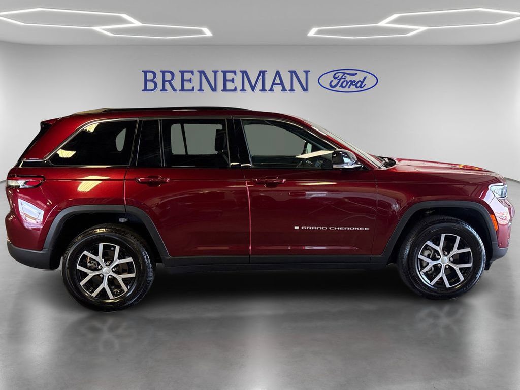Used 2025 Jeep Grand Cherokee Limited AWD/4WD image 5