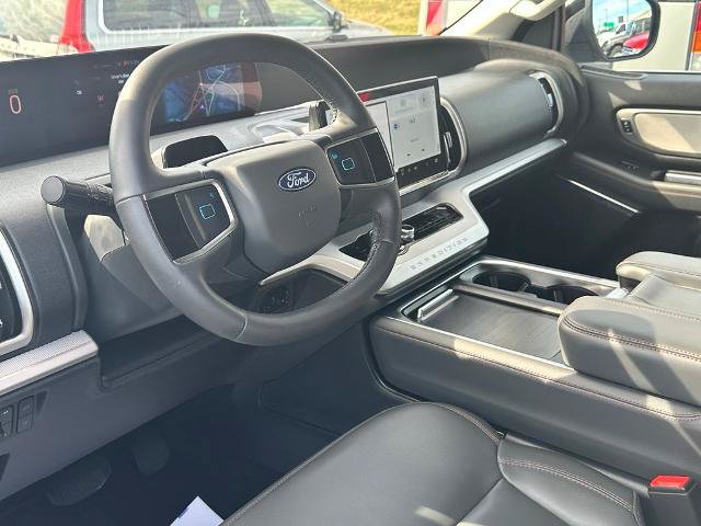 Certified 2025 Ford Expedition Active AWD/4WD image 22