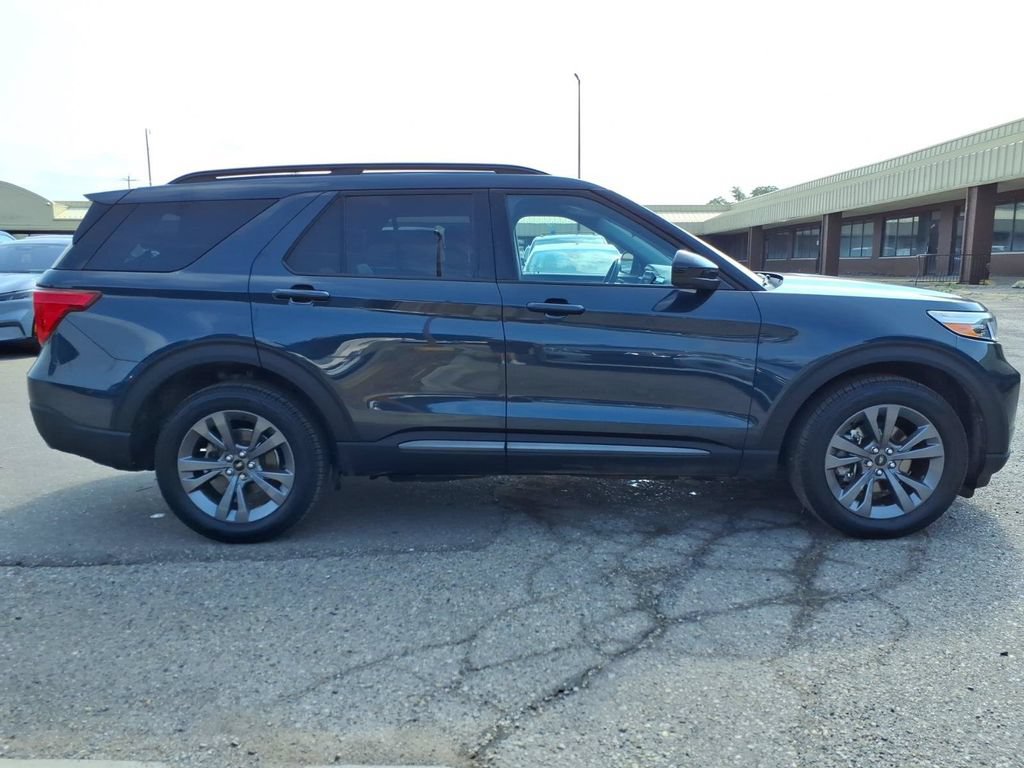Certified 2023 Ford Explorer XLT w/ Equipment Group 202A AWD/4WD image 6