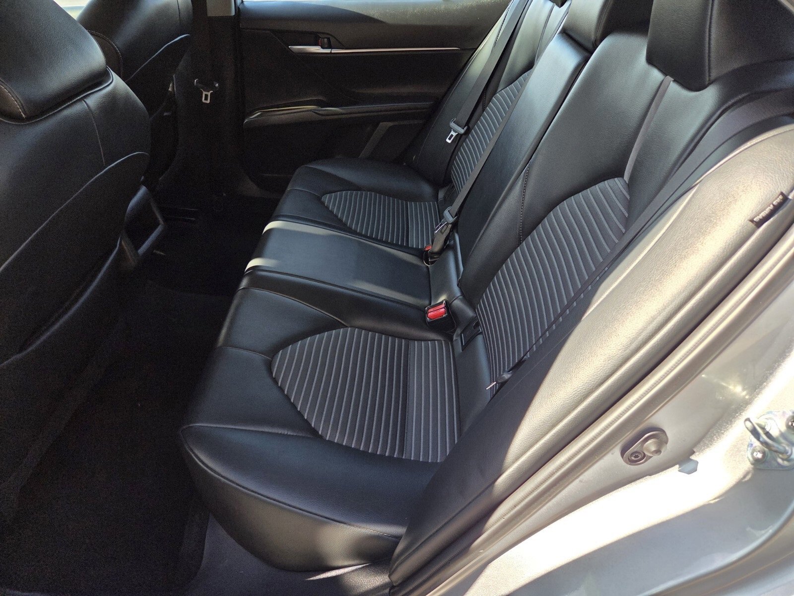 Used 2024 Toyota Camry SE image 11