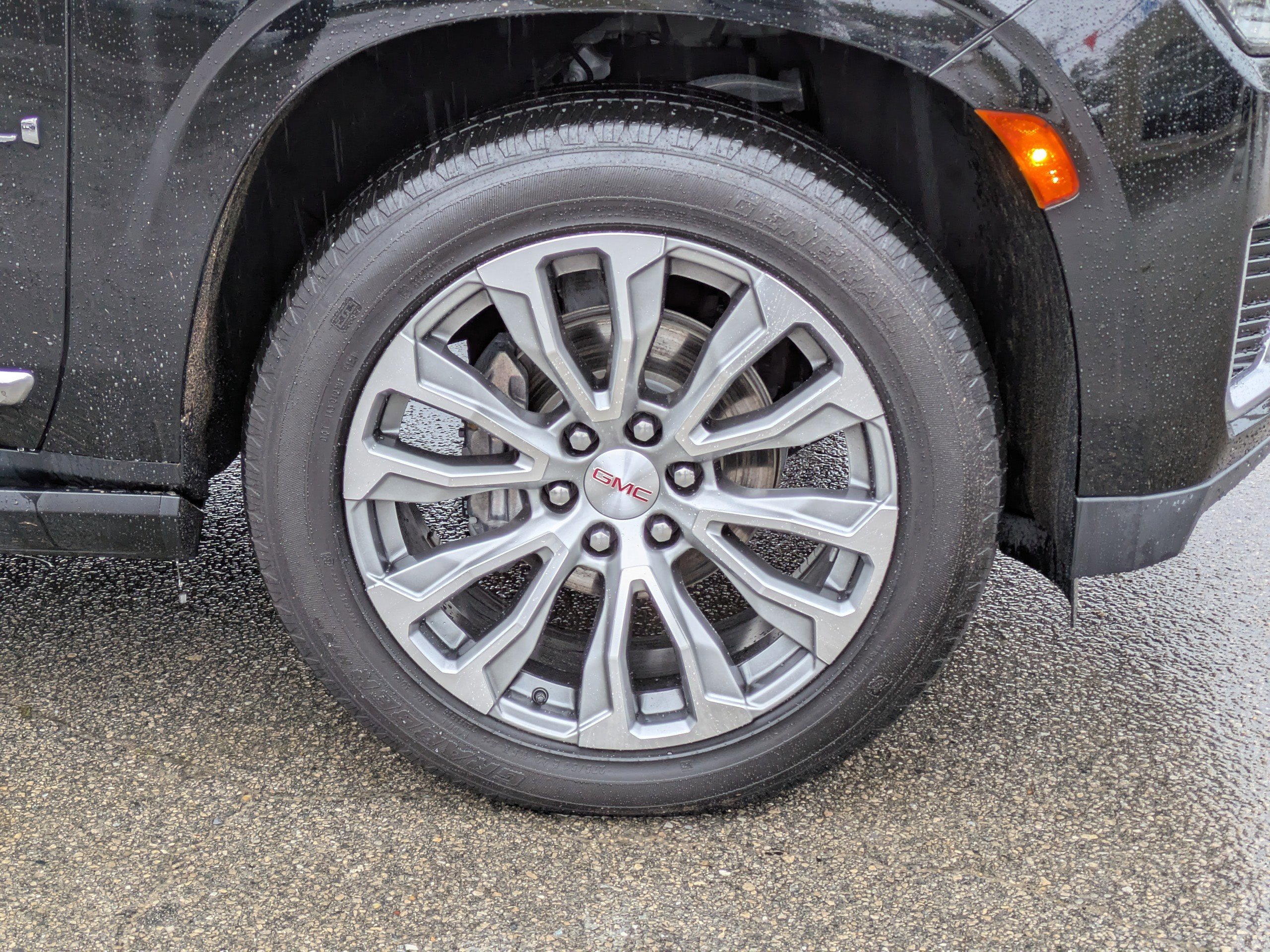 Used 2021 GMC Yukon XL Denali w/ Denali Premium Package image 11