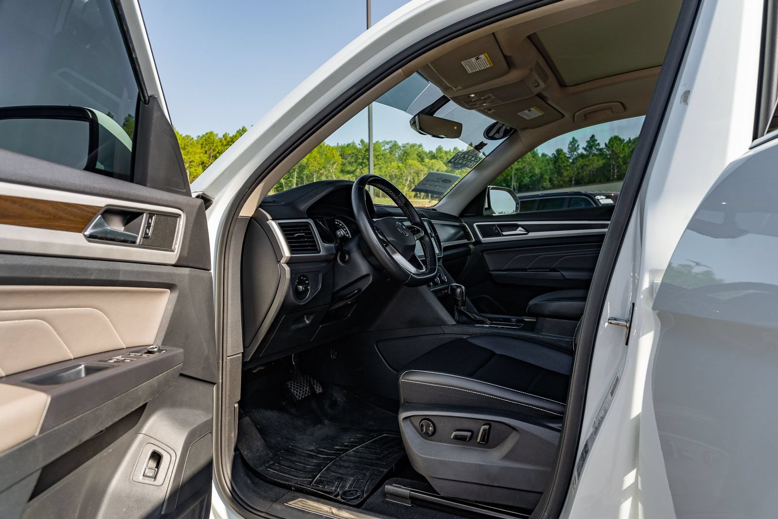 Used 2021 Volkswagen Atlas SE w/ Panoramic Sunroof Package FWD image 18