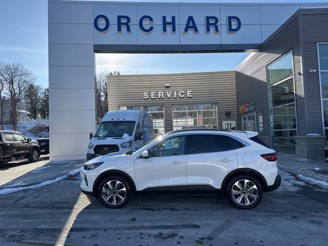 Certified 2023 Ford Escape Platinum w/ Premium Technology Package image 2