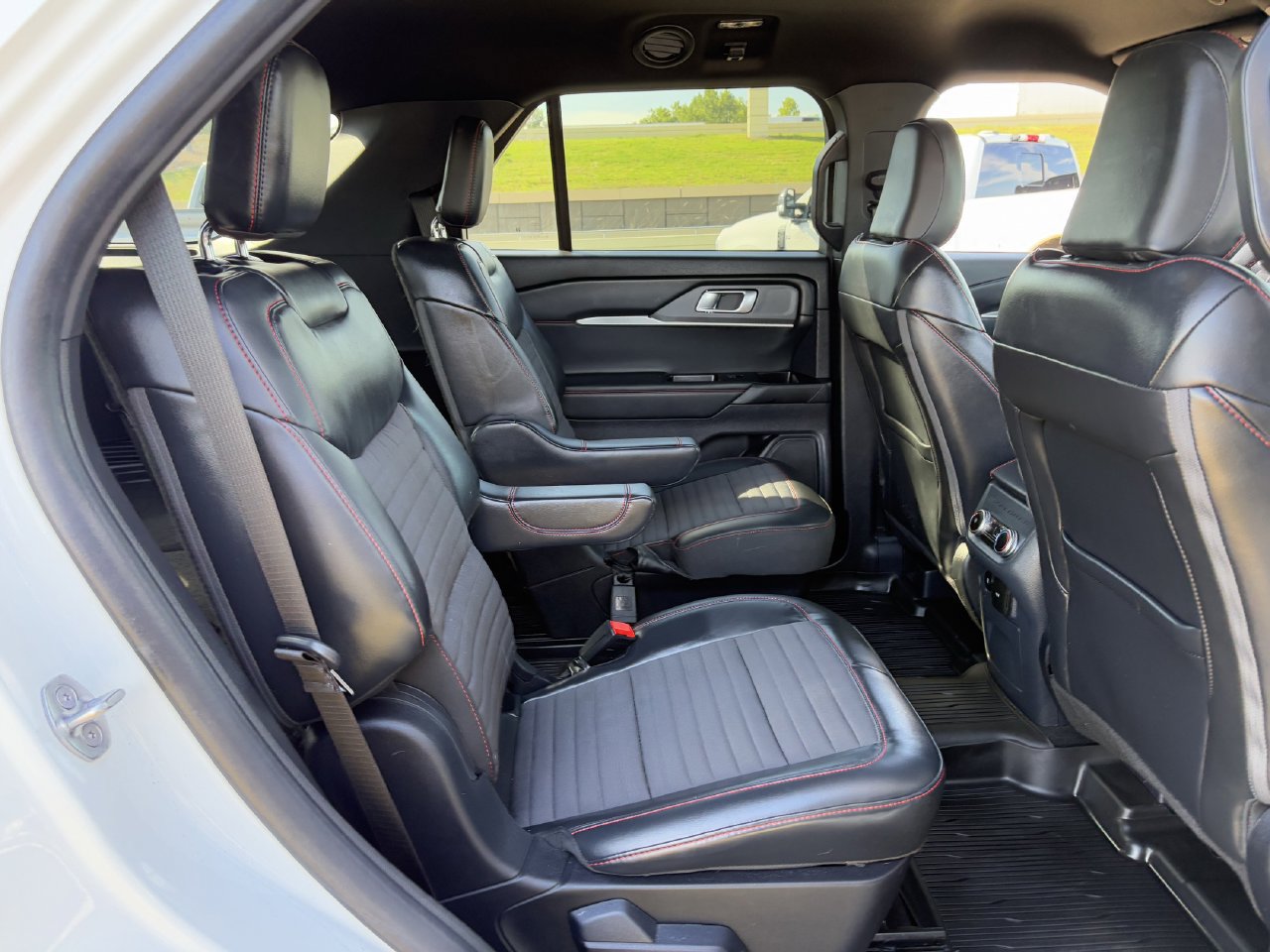 Certified 2025 Ford Explorer ST-Line AWD/4WD image 28