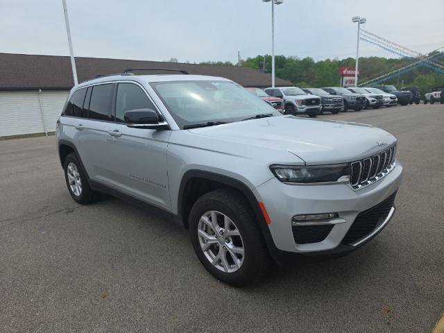 Used 2022 Jeep Grand Cherokee Limited AWD/4WD image 2