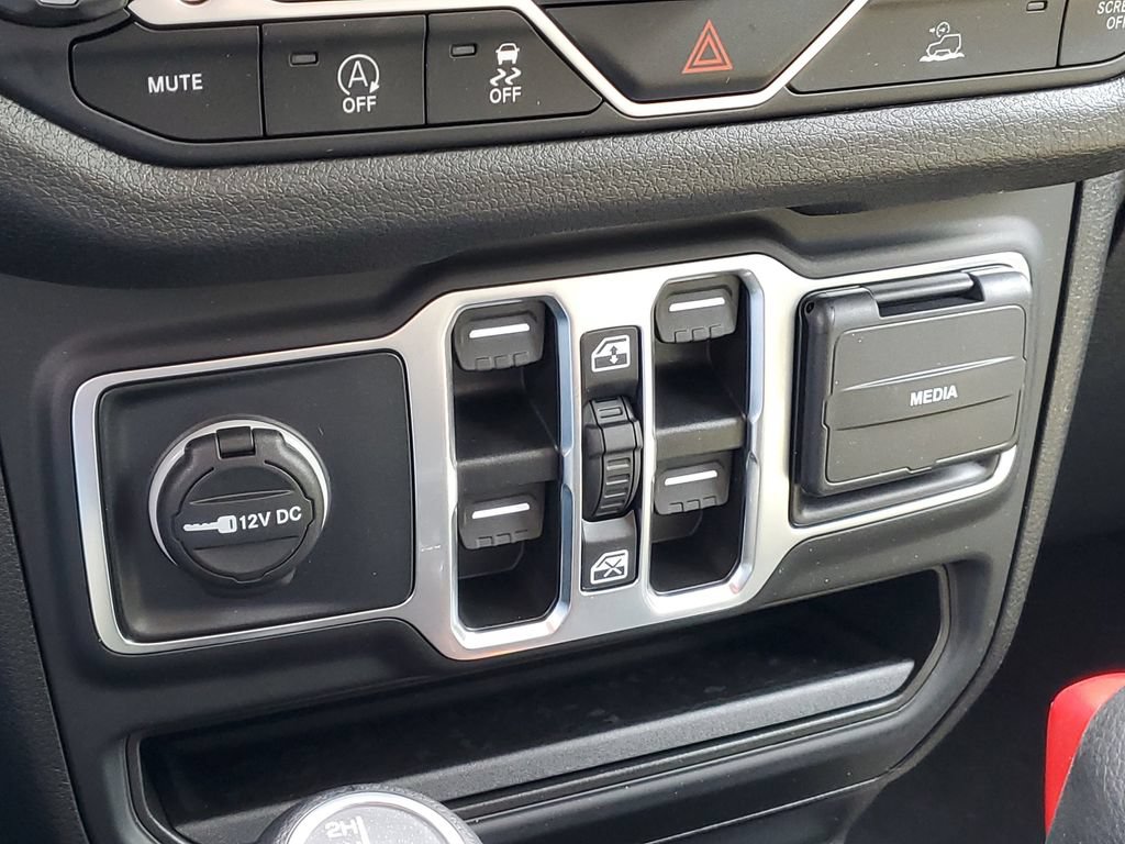 Used 2025 Jeep Gladiator Sport AWD/4WD image 27